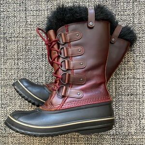 EUC Sorel Burgundy & Black Premium Joan of Arctic Size 8